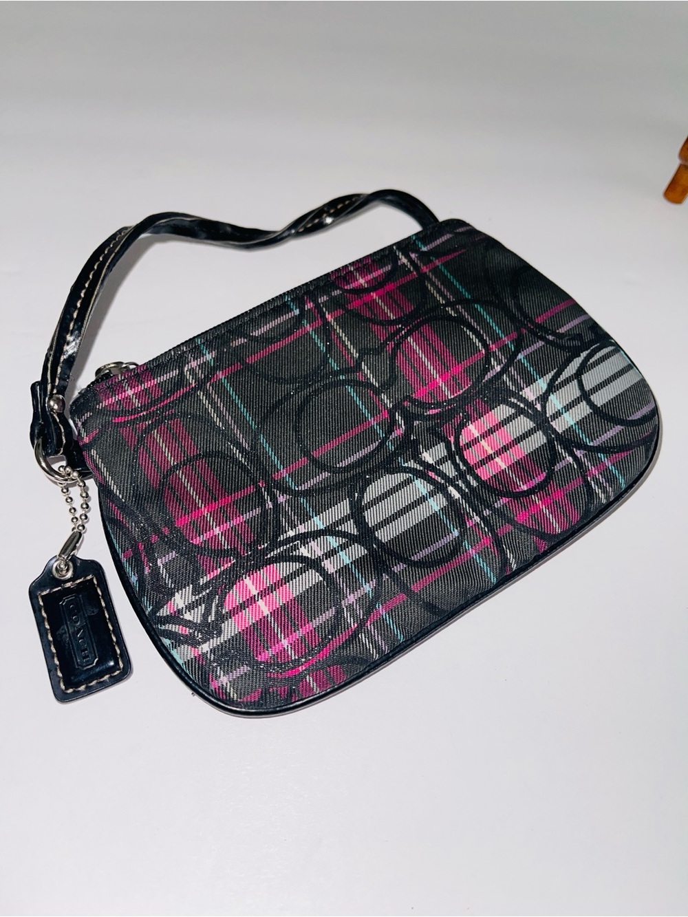 Coach Poppy Tartan Plaid Signature C Wristlet Pink Black Patent Silver Hardware - Picture 4 of 6